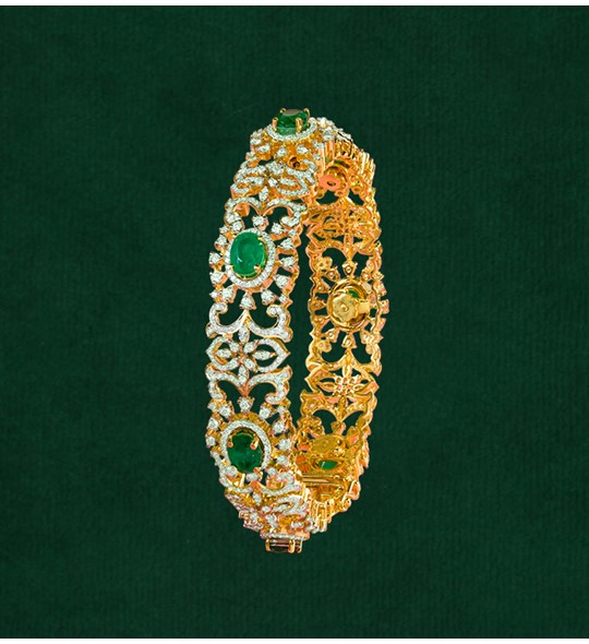 Diamond Emerald Bangle crafted in yellow gold
