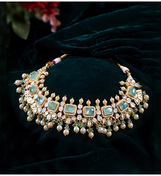 Polkis Emeralds choker Necklace in yellow gold