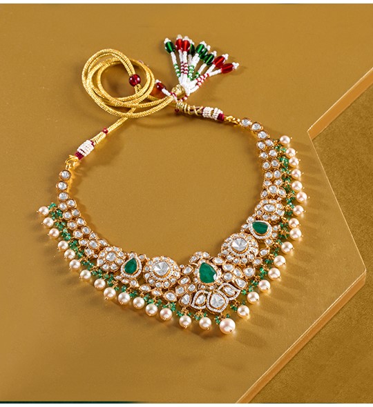 Polkis Emeralds necklace in yellow gold