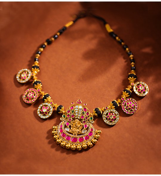 Ganesh black thread Necklace in Nakshi and Kundan work using yellow gold