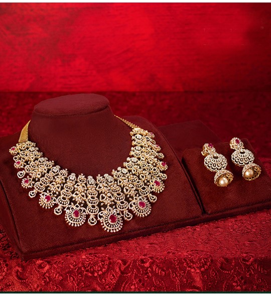 Diamond Choker Necklace and Earring set, simply magnificent