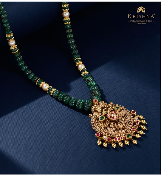 Emerald Beads Necklace in Tarbuj Motif with Gold Pendant