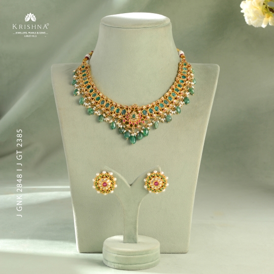 Elegant Green Kundan Set In Gold