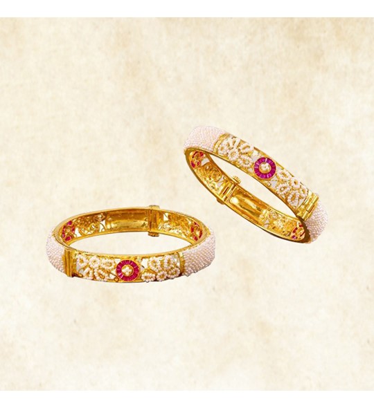 Pearls (Kakamoti),yellow gold bangles