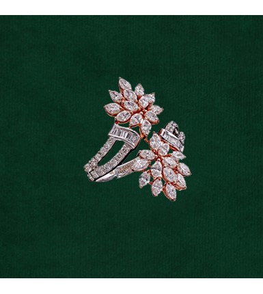 Big Stunning flower shape 1.64 ct. diamonds ring. unique design. - Olivacom