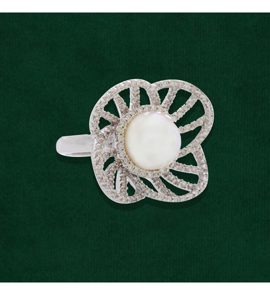 Diamond and Pearl Four-Petal Flower Ring