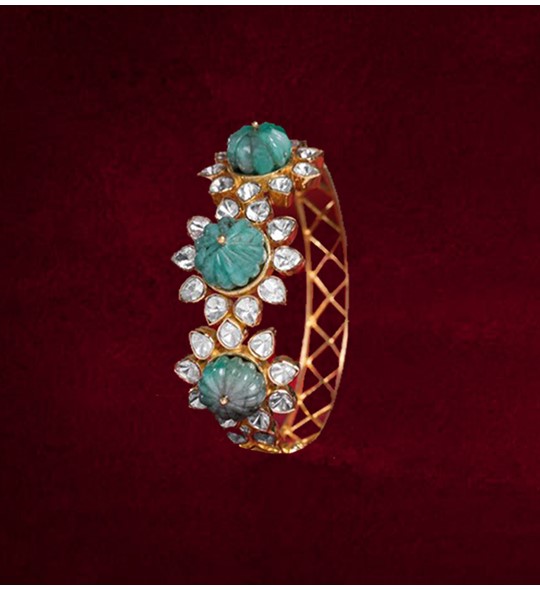 Polki, Emerald Kada/Bracelet in yellow gold