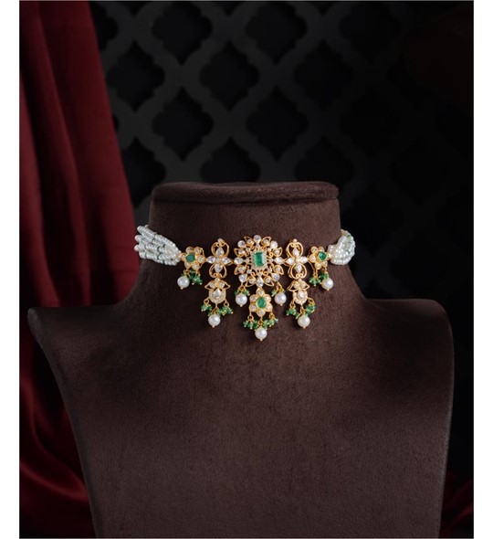 Emerald Pearl Choker in Gold