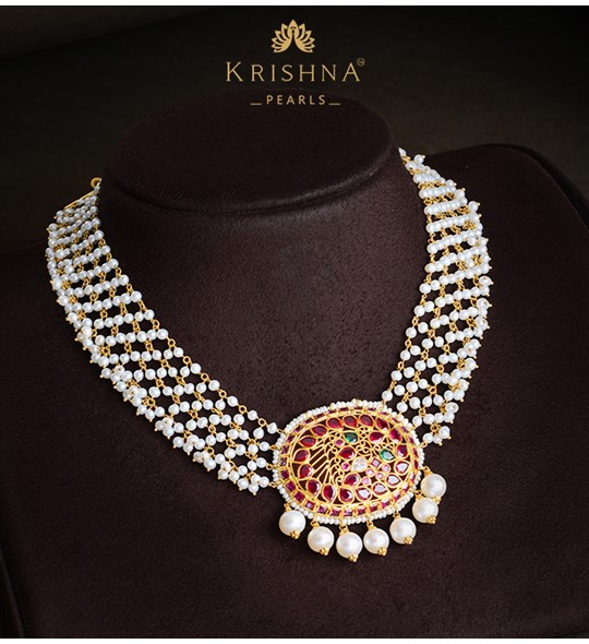 Gold Pearl Necklace in Mesh Design