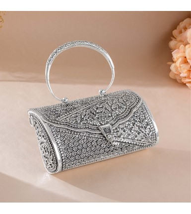 Leather purse Chanel Silver in Leather - 39625178