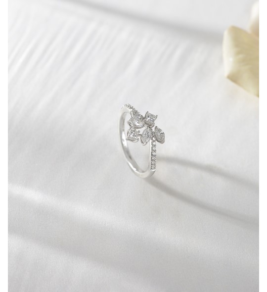 Diamond Engagement Ring For Women in Floral Motif