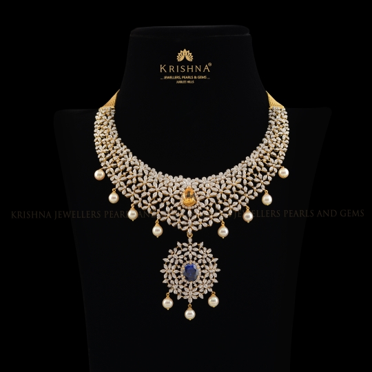 Sparkling Flowery Diamond Necklace