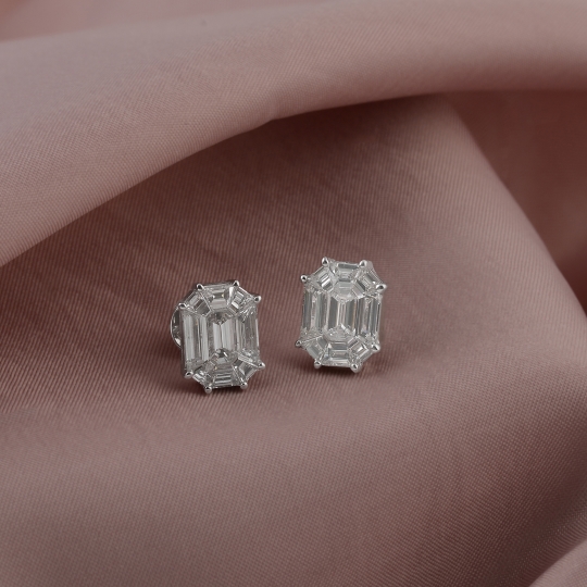 Emerald-Cut Diamond Stud