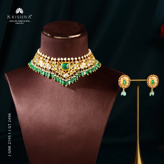 Opulent Gold Polki Choker & Earrings.