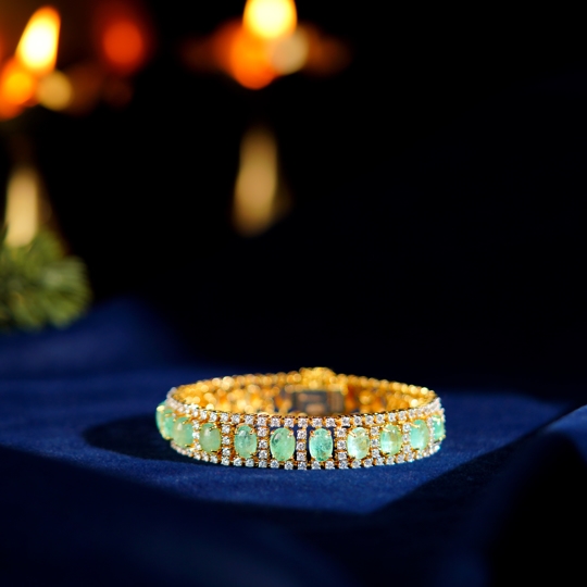 Classic Diamond Bracelet with Emerald Pota