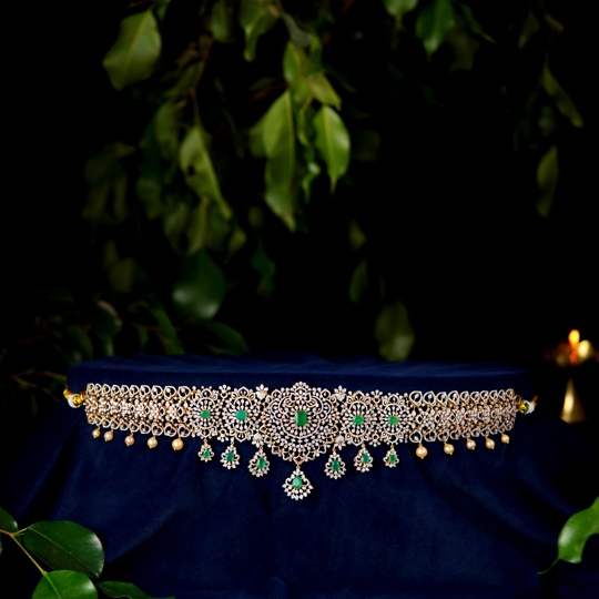 Traditional Vaddanam with Emerald Centerpiece and Pearl Detailing